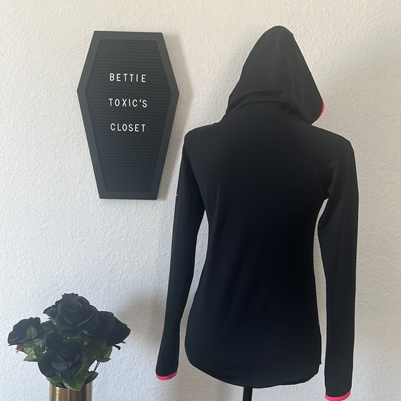 *SOLD* Nike Pro Girls Black & Pink Hoodie - Picture 4 of 14